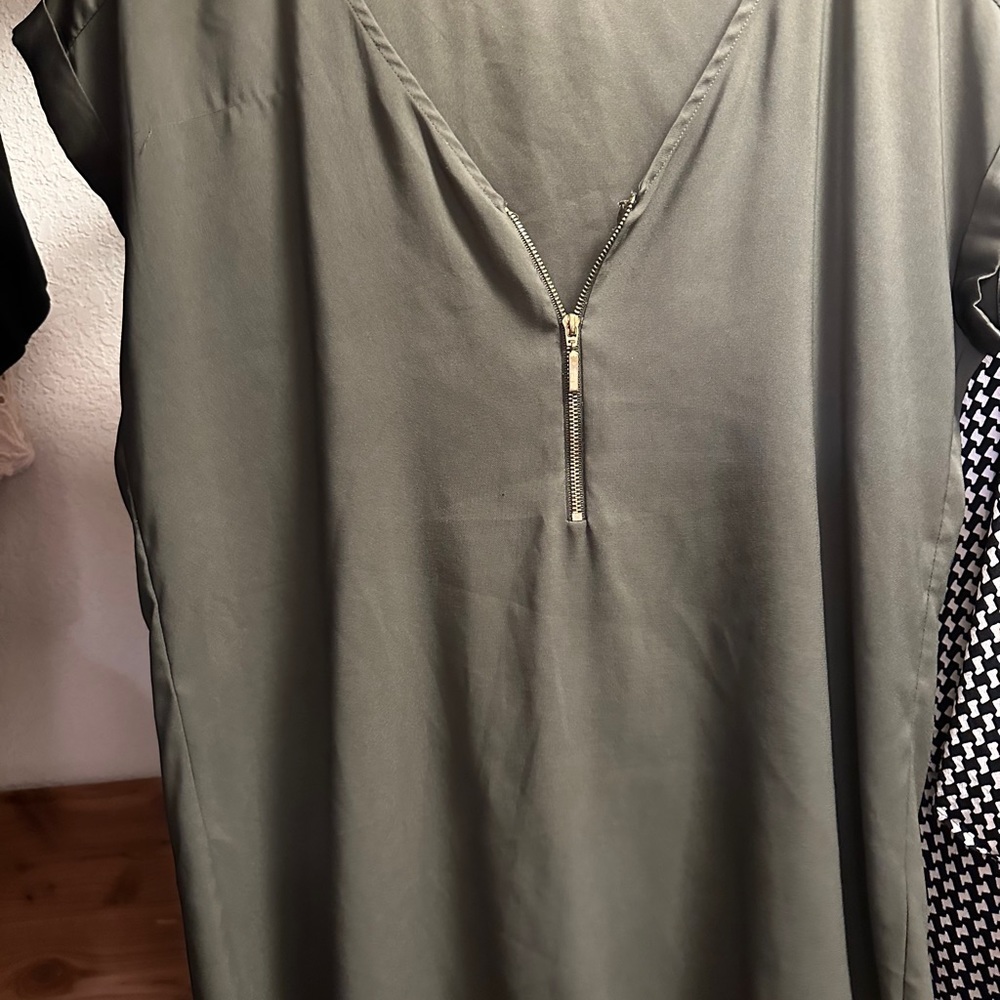 Express green zip up blouse SZ M
